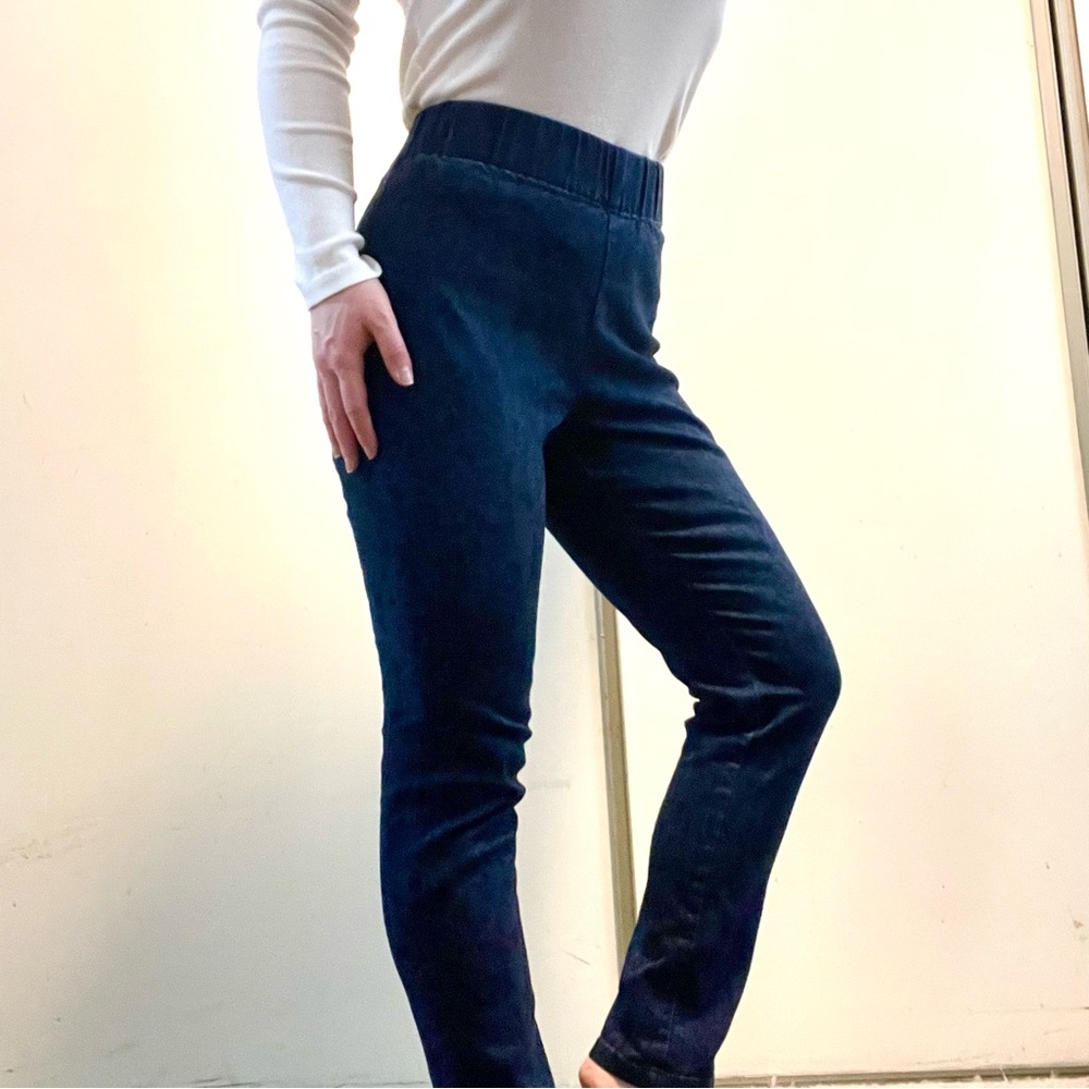 Soft Surroundings Navy Floral High-Waisted Pull on Stretch Comfy Skinny Jeans